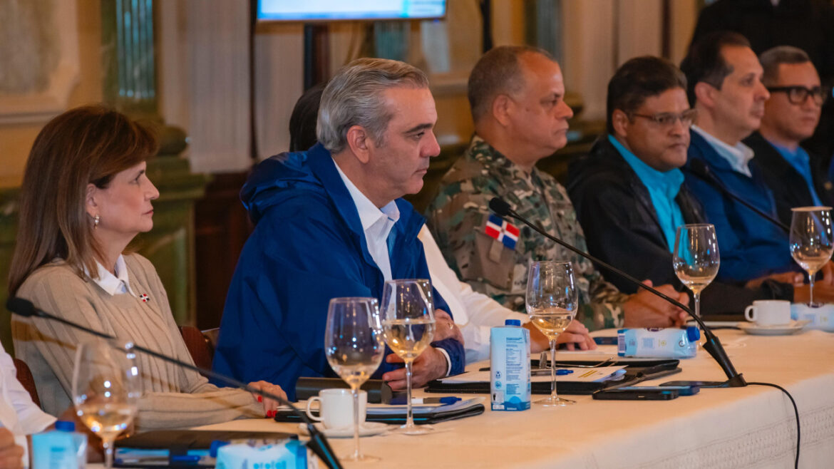 El presidente Luis Abinader realizó una sesión de trabajo con organismos preventivos, alcaldías y ministerios.